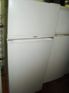 Réfrigérateur-congélateur en vente à la Caverne d'Ali Baba, dépôt vente à Sète (34200)