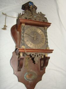 Horloge en vente à la Caverne d'Ali Baba, dépôt vente à Sète (34200)